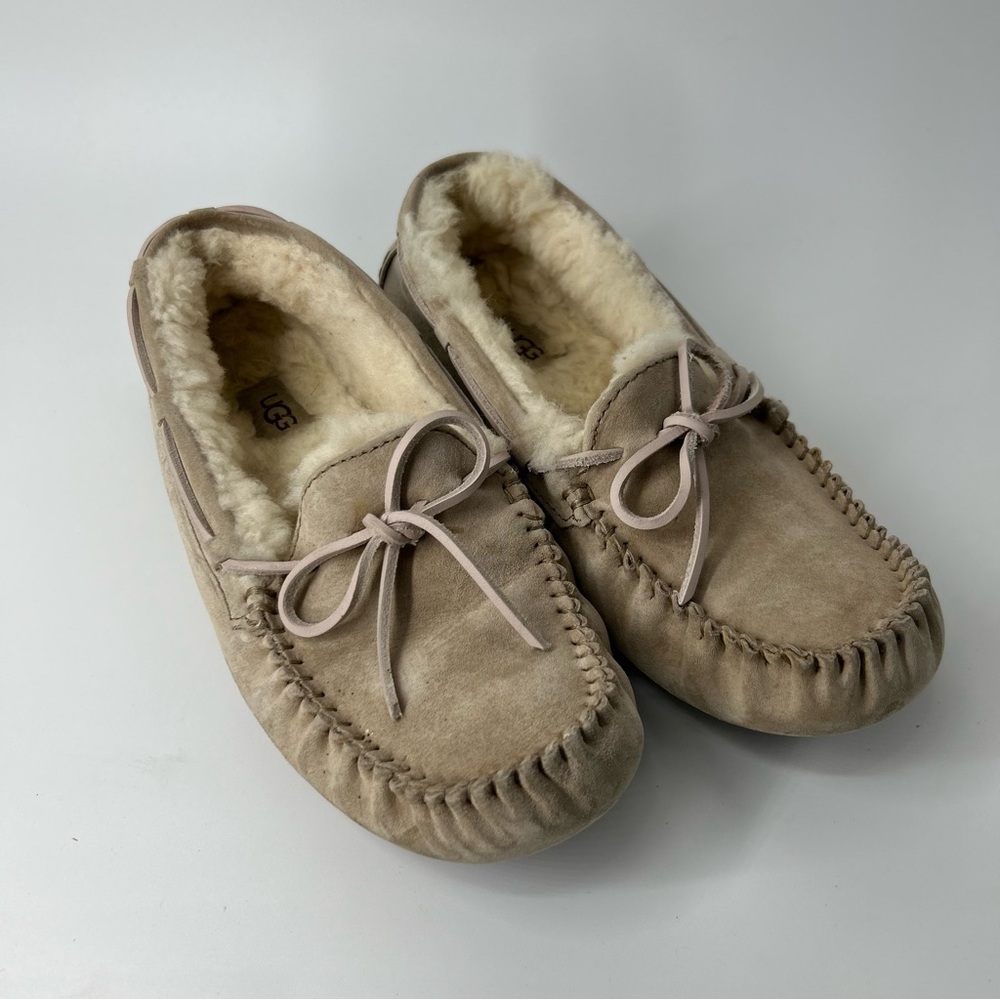UGG Tan Driving Moccasins with Cream Shearling Lining Size 9